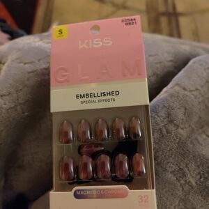 KISS Glam Embellished Nails